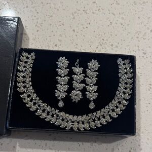 Elegant Silver Jewelry Set